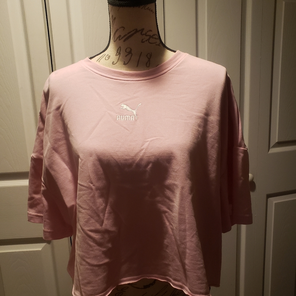 BRAND NEW PUMA pink crop crew shirt. Size medium